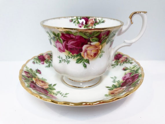 Royal Albert Teacup and Saucer , Old Country Roses Teacup , Vintage Teacup , Afternoon Tea Cups , Housewarming Gift , Gift for Her