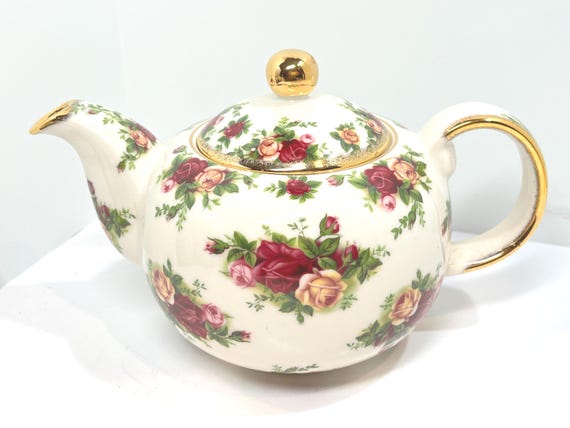 Old Country Roses Teapot, Royal Albert Teapot, 6 Cup Teapot, Roses Teapot, Vintage Teapot, Floral Teapot, Gift for Her, Anniversary Gift