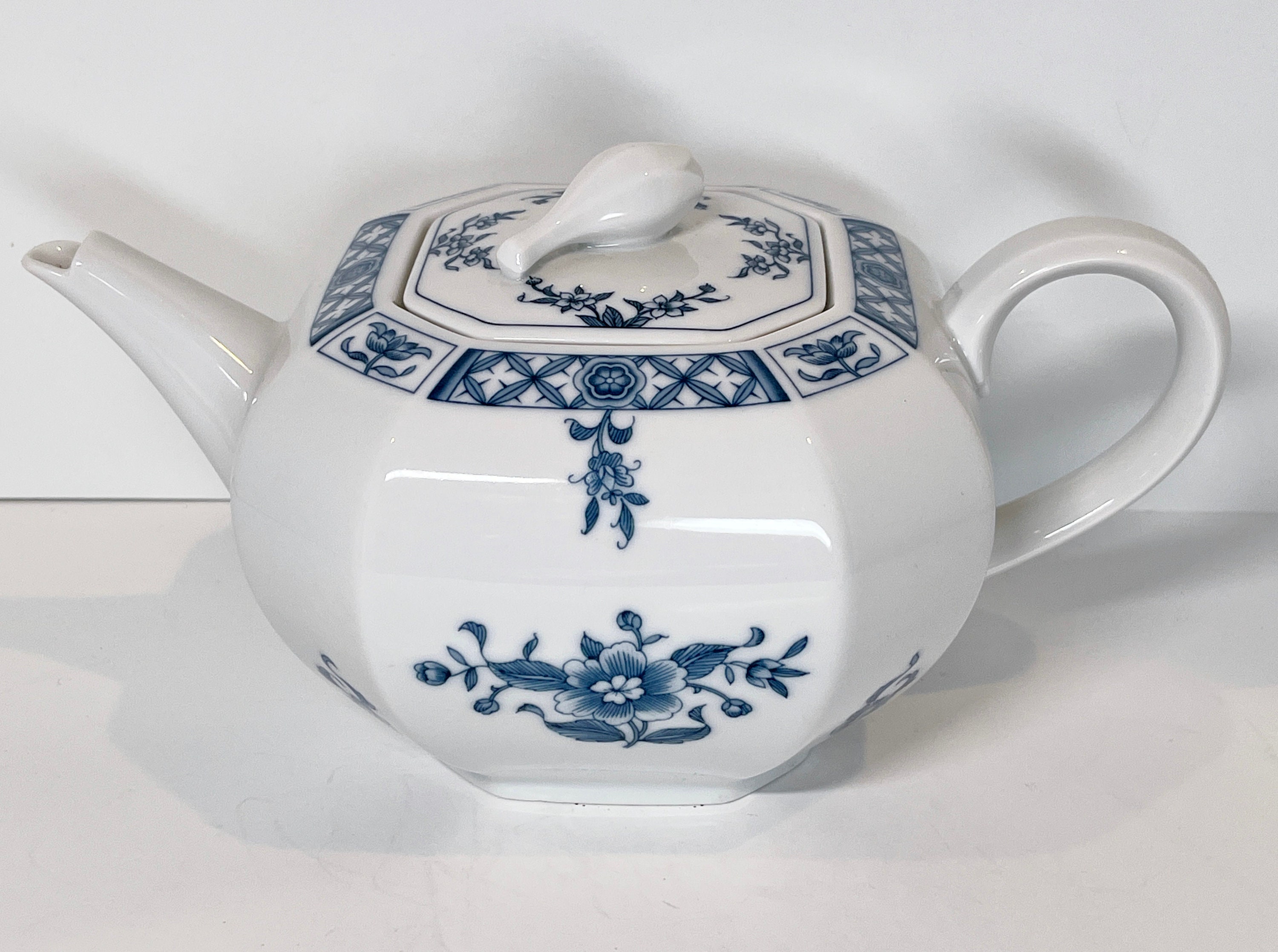 China Blue Teapot , Villeroy and Boch , Heinrich Teapot , Blue