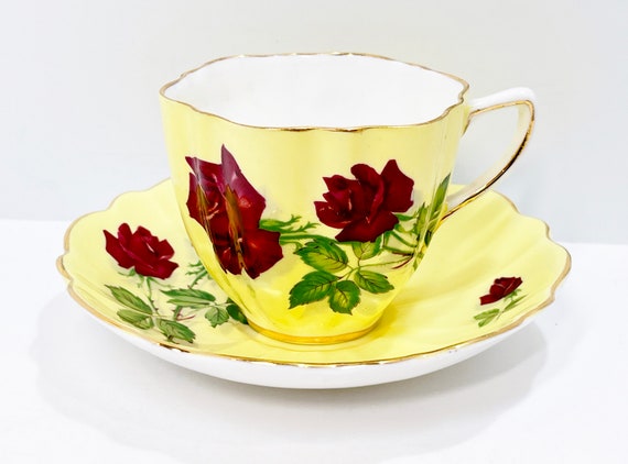 Old Royal Tea Cup , Floral Tea Cup , Yellow Tea Cup , Housewarming Gift for Her , Friend Gift , Birthday Gift , Girlfriend Gift
