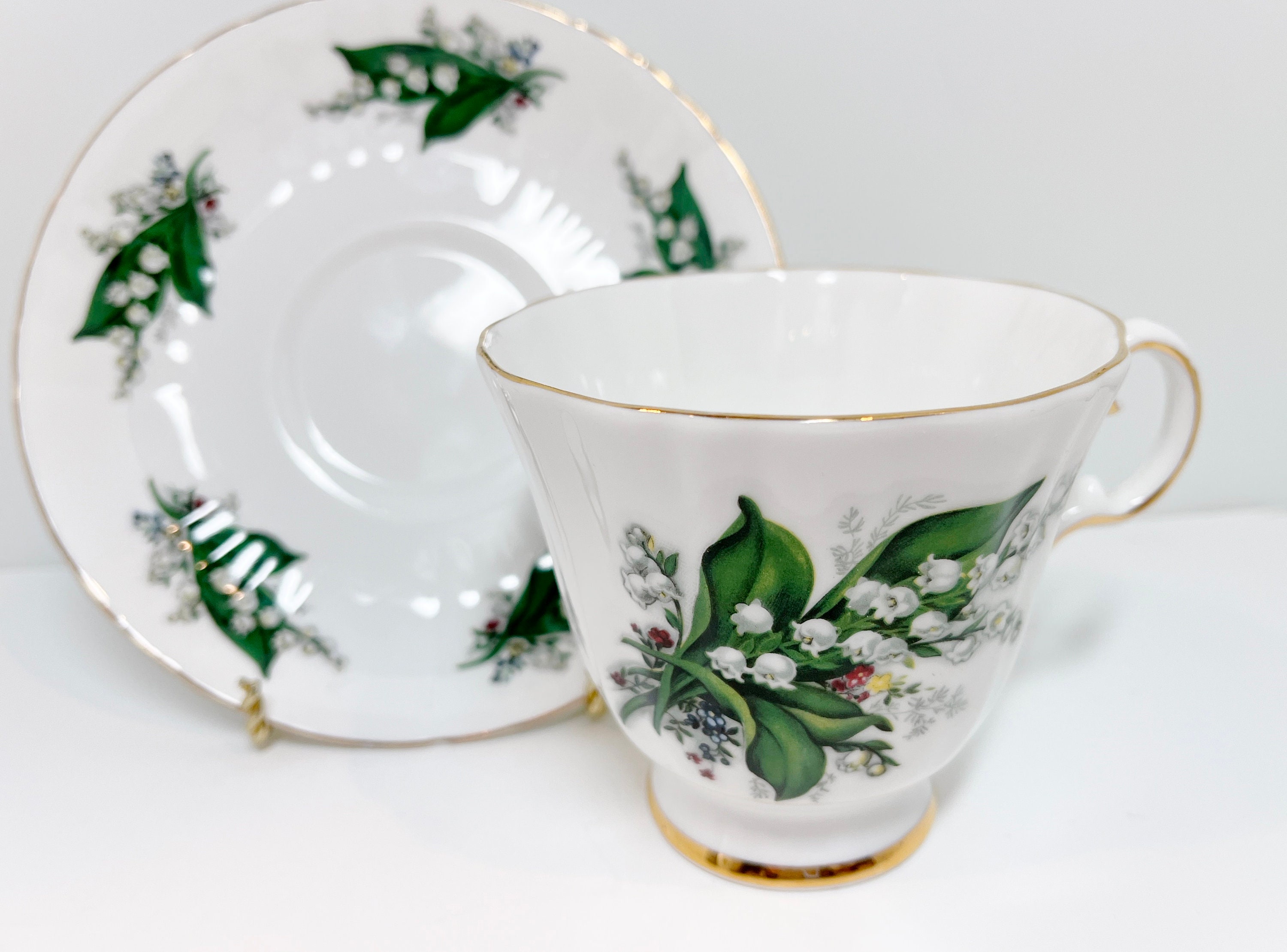 The Allure of Vintage Tea Cups – Monterey Farmgirl