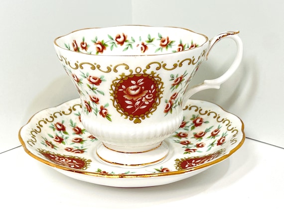 Cameo Series , Heirloom Pattern , Royal Albert Teacup and Saucer , Teacups Vintage, Floral Teacup , Anniversary Gift , Housewarming Gift