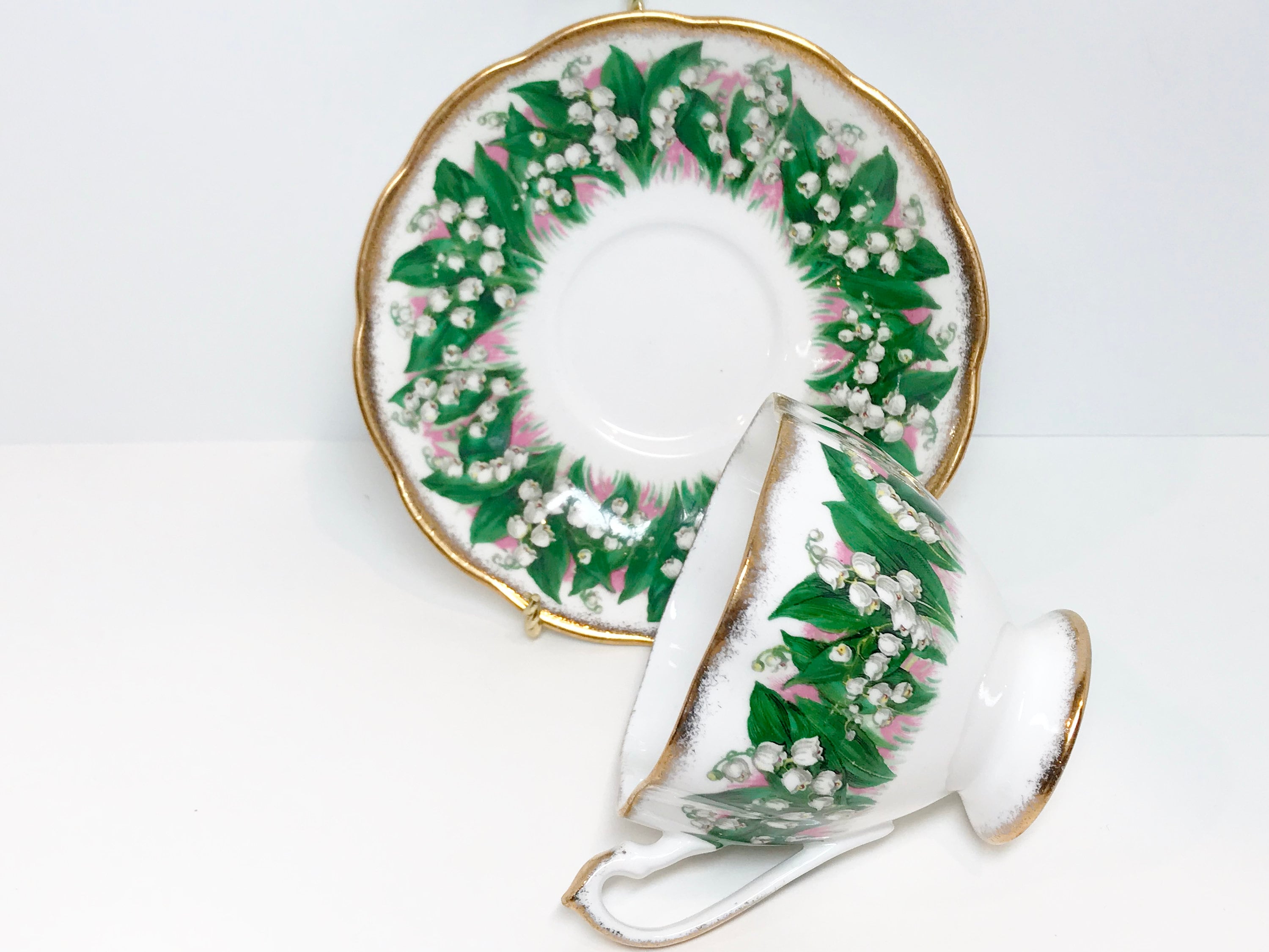 QUEEN ANNEクイーンアン　Lily of the Valley Vintage Queen Anne England Teacup & Saucer Lily of the