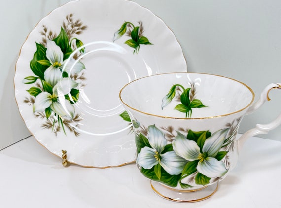 Royal Albert Tea Cup , Trillium Pattern , Montrose Shape , English Bone China , Antique Tea Cup Vintage , Gifts for Her ,  Gift for Friend