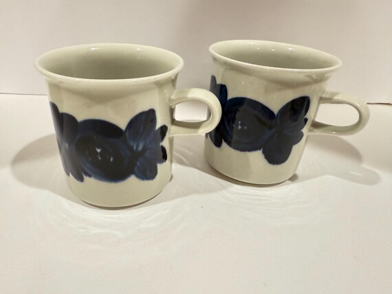 Anemone by Arabia of Finland, Finish Coffee Cups, Arabia Pottery, Hand Painted Mugs from Arabia Finland