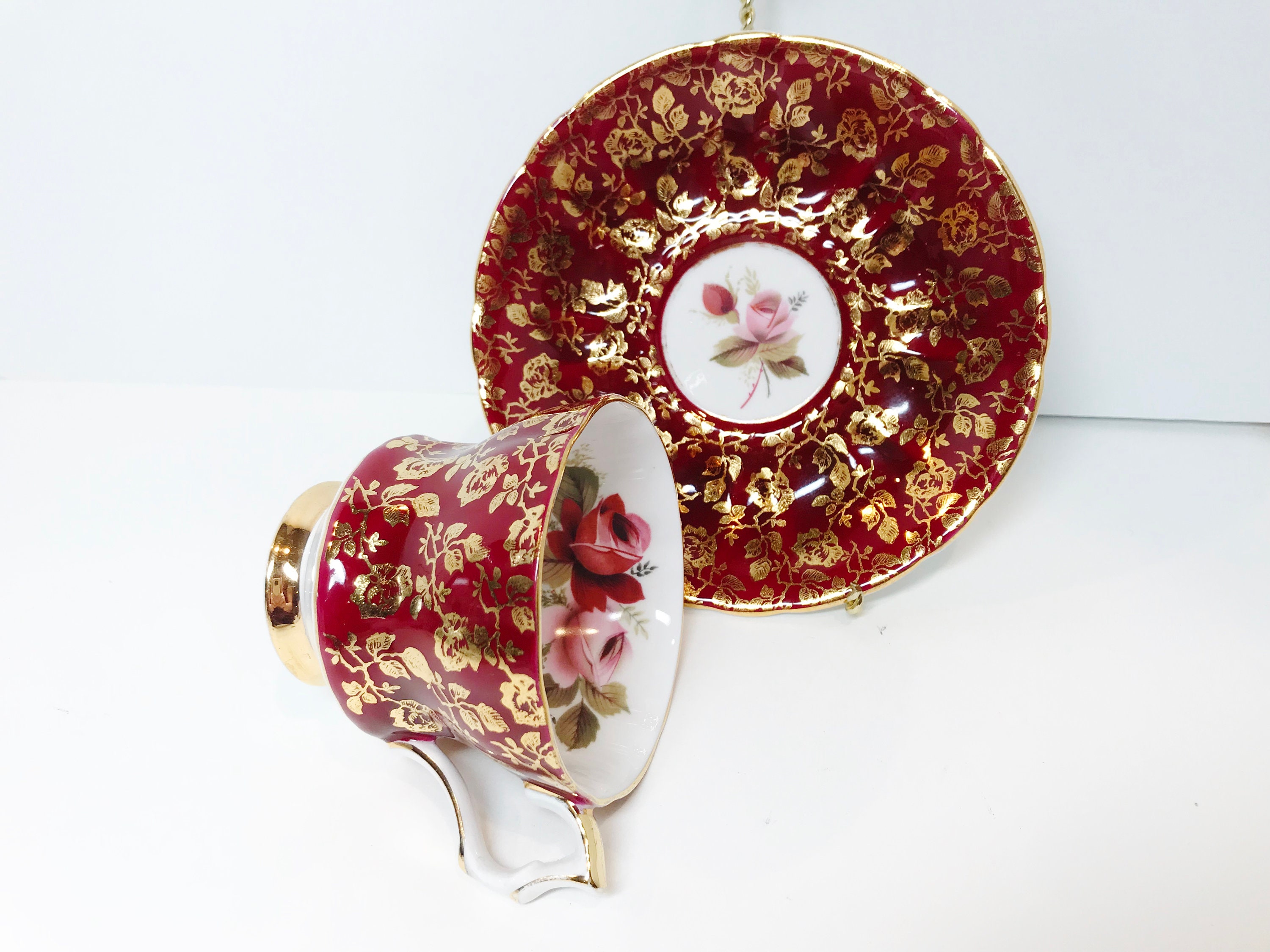 Royal Windsor Tea Cup and Saucer, Red Gold Tea Cups, Tea Cups Vintage