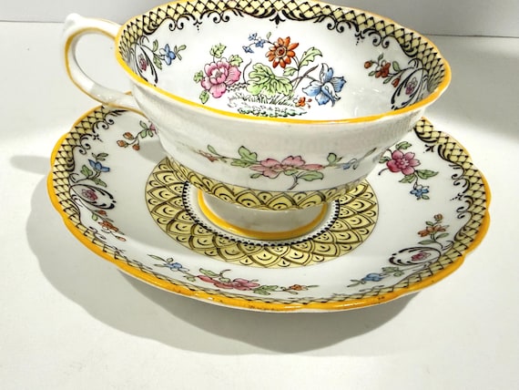 Grosvenor Bone China Teacup and Saucer: Yellow & Gold