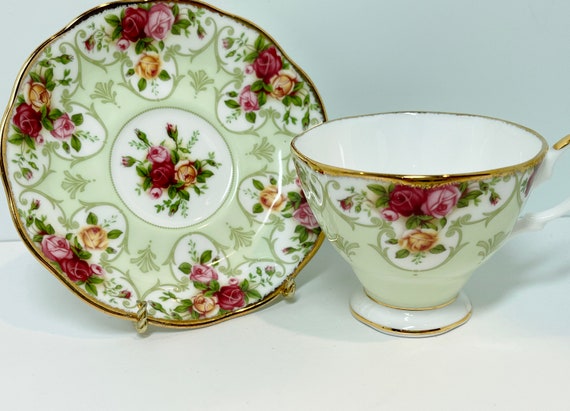 Rose Cameo Green Pattern, Royal Albert Teacup and Saucer, Tea Cups Vintage, Floral Tea Cups, Teatime Teacups, Green Tea Cups, Malvern Shape