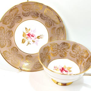 Xícara de chá e pires Royal Grafton Rose: porcelana inglesa, 1957-1961