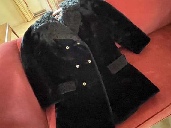 Classic Velvet Coat, Vintage Lamb Trim Coat, Velvet Coat with Lamb Trim, Black Coat, Gifts for Her, Anniversary Gift, Gift for Friend