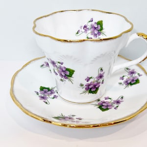 Friendship Gift , Elizabethan Teacup , Violet Tea Cup ,  English Bone China Cup , Housewarming Gift for Her , Floral Teacup , Vintage Teacup