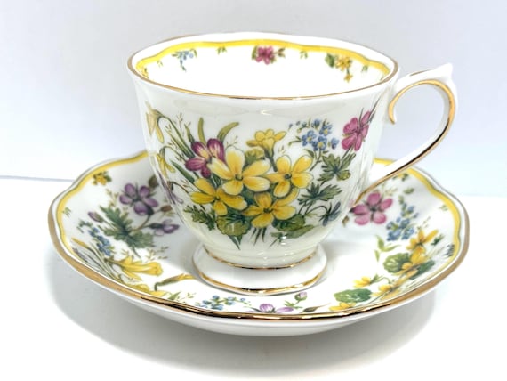 Royal Albert Teacup: Warm Sunrise, Country Bouquet Collection