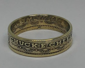 Sealed 1980's Chuck E Cheese  Coin token ring  size 4-12