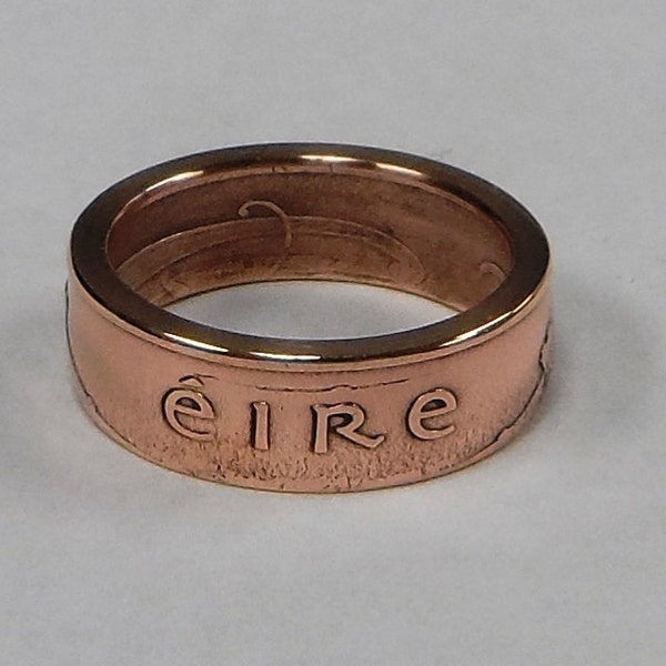 Bague scellée fabriquée à la main à partir d’une pièce irlandaise de 2 pence