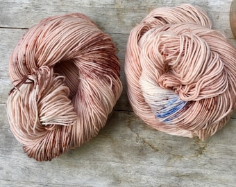 hand-dyed sock yarn from merino sheep, high-twist, walking in paradise, sea almond