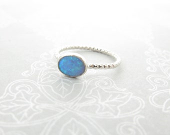 Minimalist side oval blue lab Opal silver ring|Jewelry for her|Gift ideas|Sparkling silver band ring|Iridescent fire flashy solitaire ring|