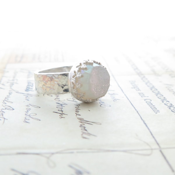 Sparkling white Agate round silver ring|Druzy ring|White gemstone ring|Calm|Peace|Protective stone|Gift for her|Angel aura ring|Wide band