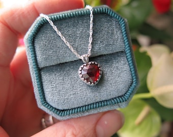 Heart Garnet silver pendant|Deep red Garnet freeform sterling silver pendant|Sterling silver 16" chain|Classy pendant|January birthstone|