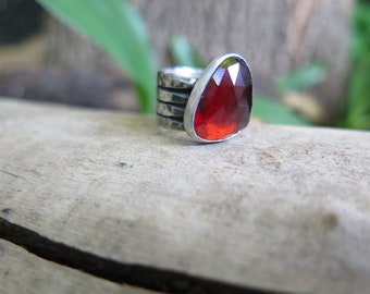 Red Garnet oxidized sterling silver ring|Gift ideas for her|Faceted super sparkling red gemstone ring|Dark red stone|US 6|Wide band ring