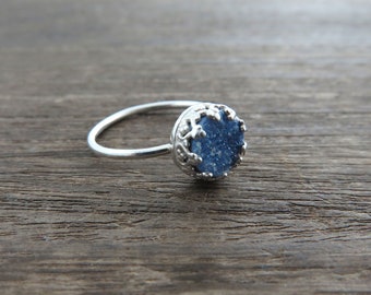 Anneau rond de sirène bleu foncé Agate druzy galvanisée de grade A | Bague ronde en argent sterling druzy bleu | Cadeau d'anniversaire | Cristal étincelant | Géode