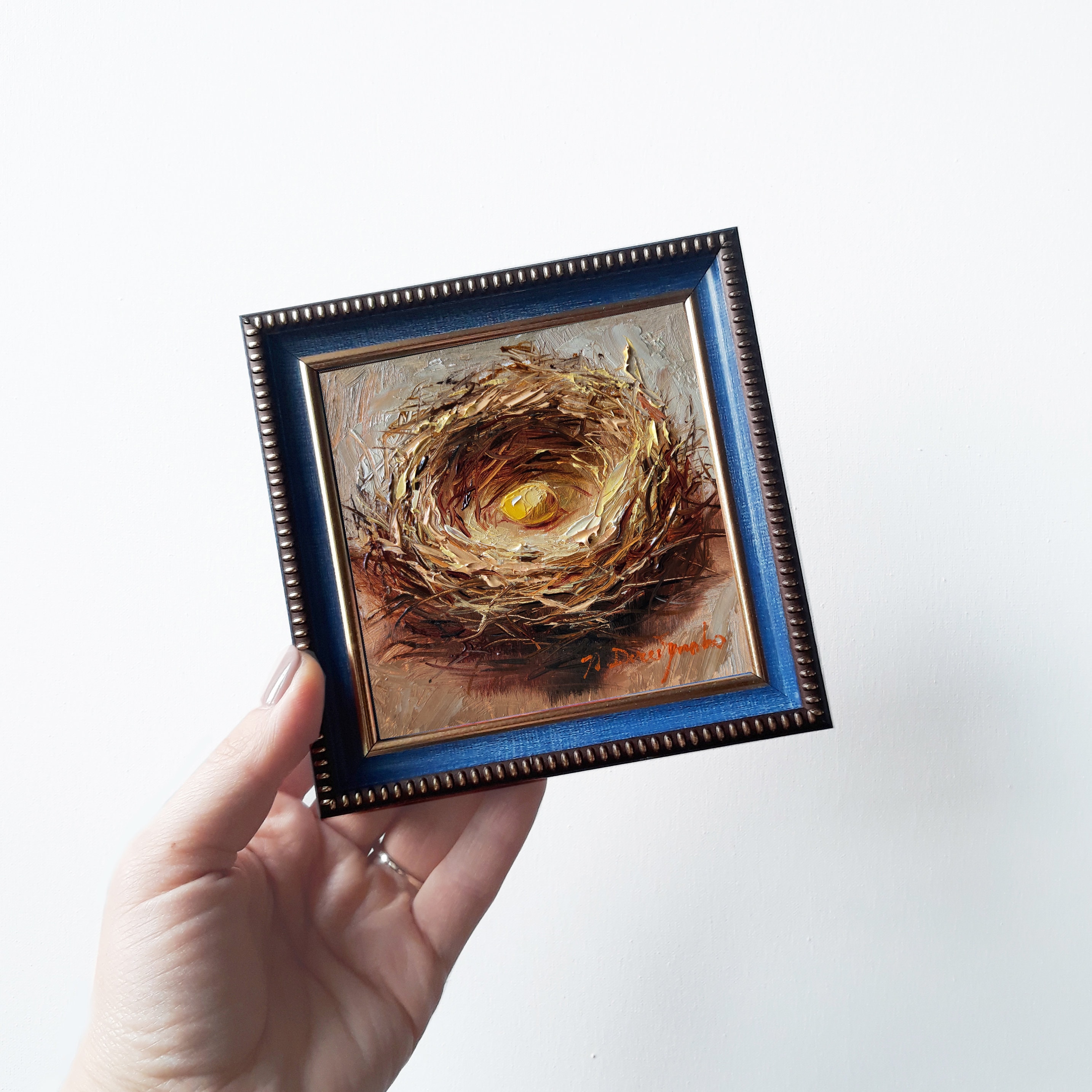 オリジナル小鳥の油絵「卵のある巣」、4×4インチ額装済み壁掛けアート