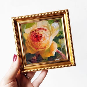 Pintura de rosa amarilla, arte original de 4x4, pequeña pintura al óleo de flores vibrantes, arte en miniatura para decoración de pared, regalo de cumpleaños, arte de pared de rosas
