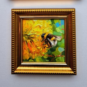 Pintura original de abejorro de 3x3, pequeña pintura al óleo de abejorro en amarillo y verde, pequeño regalo artístico enmarcado para novia.