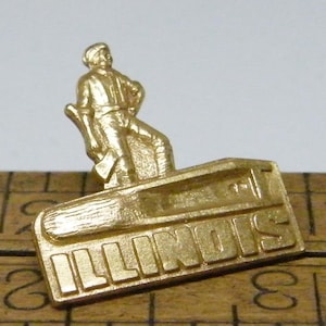 Vintage Abraham Lincoln Illinois Souvenir Tie Tack Lapel Pin