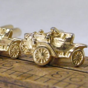 Charming Vintage Cufflinks Gold-Tone Convertible Jalopy Nicely Detailed Old Car Men's Accessory!