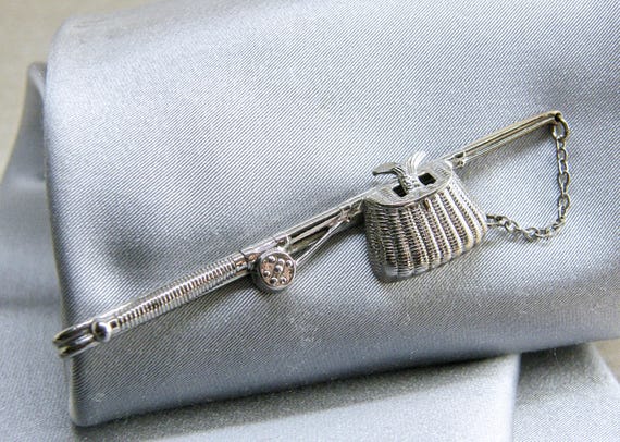 Fly Rod Fishing Creel Vintage Tie Bar; Silver-Tone Pole Fish Tail