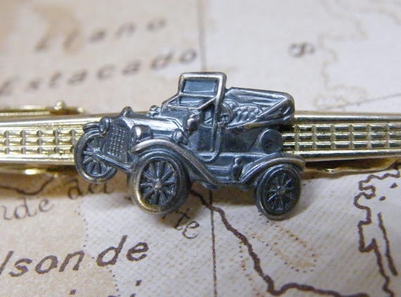 Figurine Vintage - Voiture Ancienne (Jalopy) Dorée Avec Un Homme Et Une Femme à L'intérieur - Réf. 4716 - Occasion Bon état