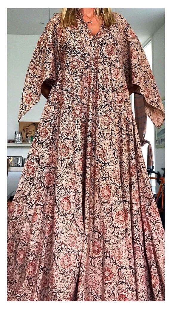AYESHA DAVAR Vintage 1970s gorgeous hand blocked I