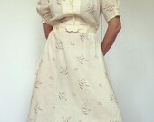 70s sheer Gauze Cotton flying birds dusty yellow dress with original 70s belt and half ballon sleeves. Balloon sleeve, original 70s vintage.