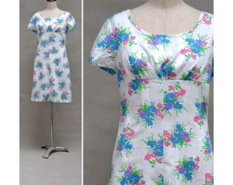 Vintage dress, 1970s light weight summer dress, white / Pink / Blue floral print, Empire line, Baby doll shift,