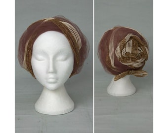 Chapeau vintage, chapeau en nylon marron/crème des années 60, chapeau léger/filet de style turban, chapeau de jour formel, chapeau d'été, turban des années 60 avec nœud