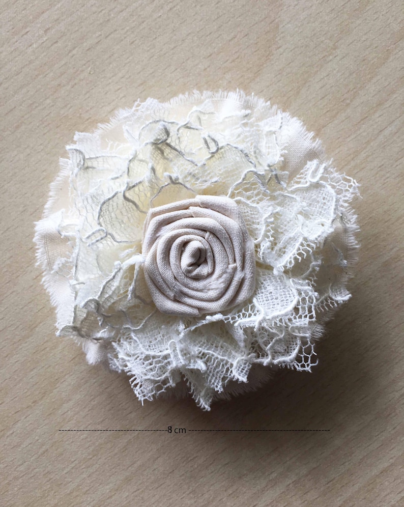 broche dentelle et rose centrale couleur écru image 1