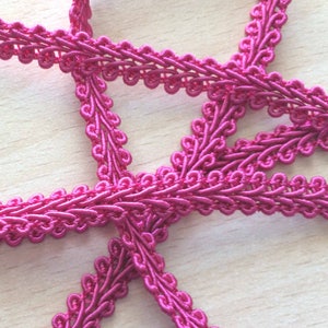 Raspberry-colored "ears of corn" braid 7092 5 mm
