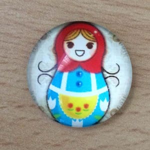 joli pendentif cabochon en verre motif matriochka 01