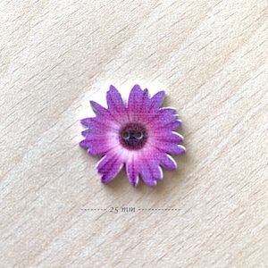 pretty little fuchsia purple daisy wooden button 25mm diameter