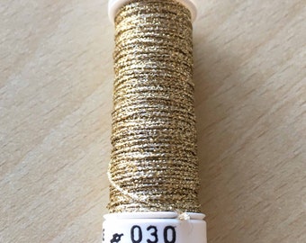 bobine de fil métallisé au ver à soie 030