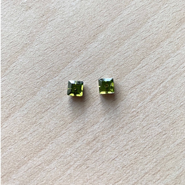 Strass en verre  forme carré   6 x 6 mm lime green