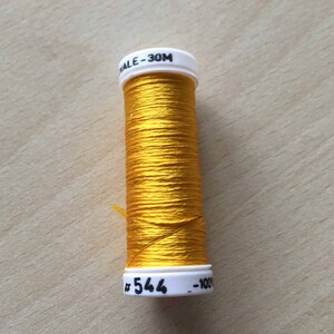 carretel de seda oval 544 amarelo brilhante
