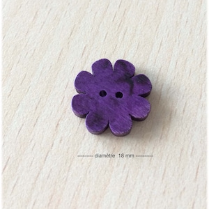 pretty little purple wooden flower shaped button 18mm diameter