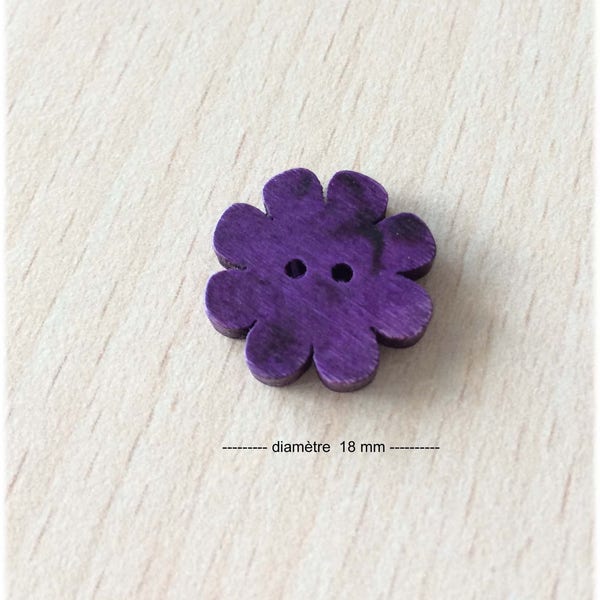 joli petit bouton mauve en forme de fleur en bois 18 mm de diamètre