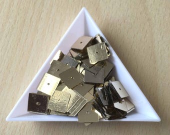 Gold square sequin white 10 mm in bulk