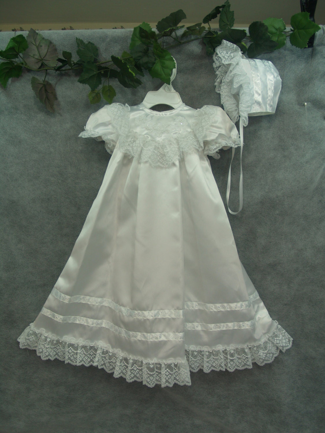 Baptism gown with cross 65% polyester 35% cotton