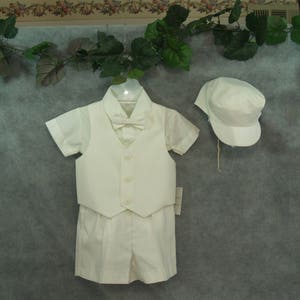 Ivoor baby- en peuterpak met korte broek en vest, shirt met korte mouwen, bijpassende pet, doop, doop, zegendag, ringdrager