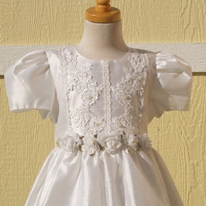 Baptism, Christening or Girls Communion Off White Dress Long size 4, Flower Girl Off white dress, front bodice Venice Lace, Short Sleeves