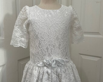 Communion Lace Dress Vintage style T-lenght scallop hem,Classic Communion Dress Lace T-lenght,Girls white lace dress short scalloped sleeves