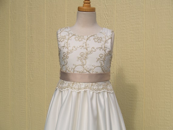 Girls Gold Champagne & Ivory Long Gown Size 2 and 4,Flower Girls, Pageant, Sleeveless, Long Dress, Satin, Gold Thread, Mock 2 Piece,Slimming Girls Gold Champagne & Ivory Long Gown Size 2 and 4,Flower Girls, Pageant, Sleeveless, Long Dress, Satin, Gold Thread, Mock 2 Piece,Slimming